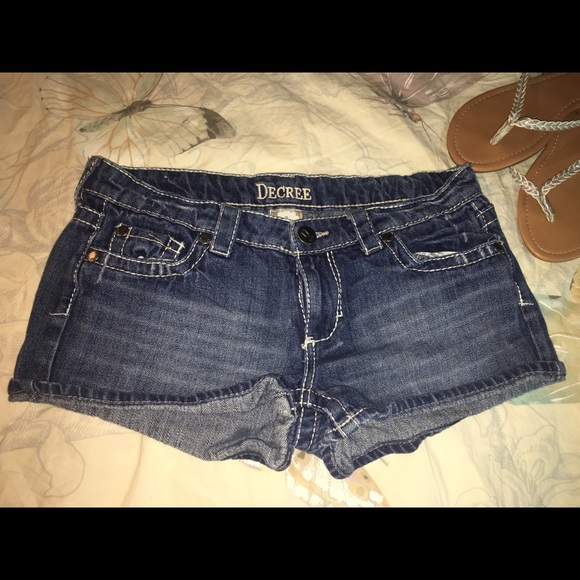 Decree Denim Shorts - Picture 6 of 6